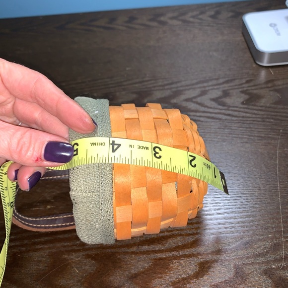 Longaberger Round Hanging Basket Dated 2001 - Picture 8 of 8